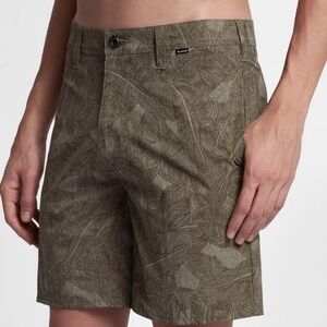 Hurley Phantom Men's 30 Olive Tropical Patterned Shorts